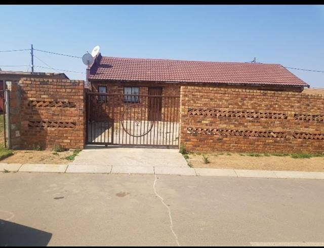 2 BEDROOM HOUSE FOR SALE IN TSAKANE EXT 11